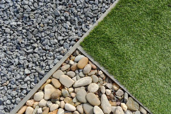 Kombinationer av gräs och stenar Stockbild