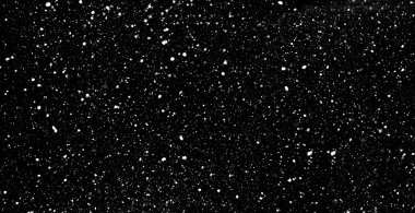 Siyah arkaplana düşen kar