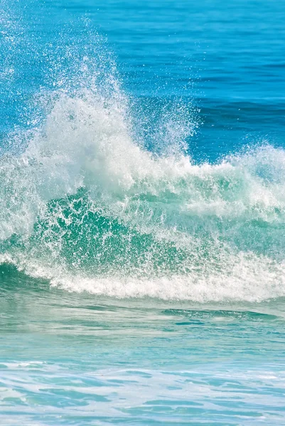 Blå havet textur med vågor och skum — Stockfoto