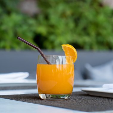 Bardakta portakal suyu