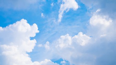 Gökyüzü bulutlar gökyüzünde