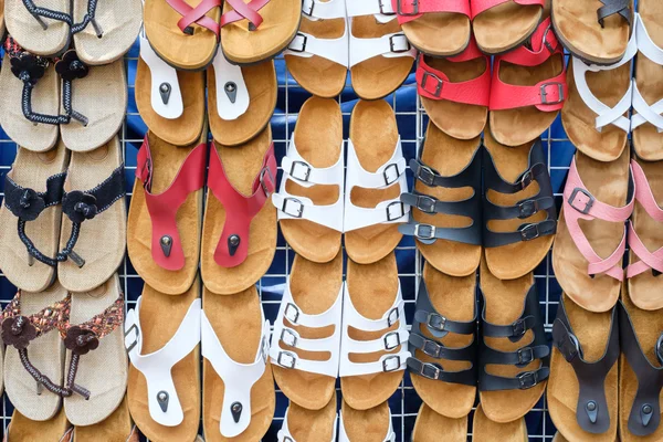 Sandali in pelle in negozio — Foto Stock