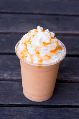 Portakallı gazoz cam