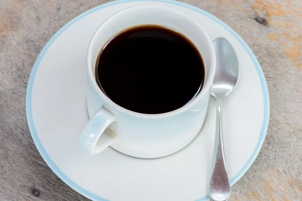 Tazza di caffè sul vecchio tavolo — Foto Stock