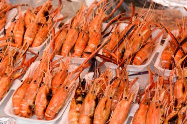 Izgara karides taze piyasada