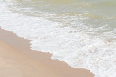 arka plan beyaz kum ile dalga yeşil okyanus