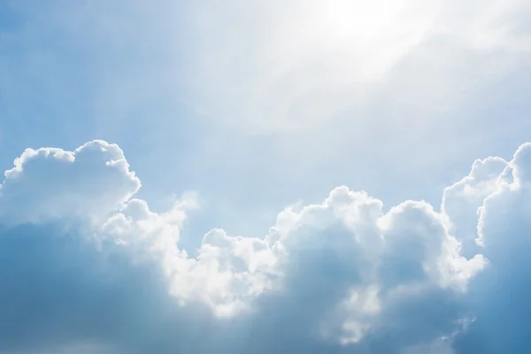 Небесные облака в небе — стоковое фото