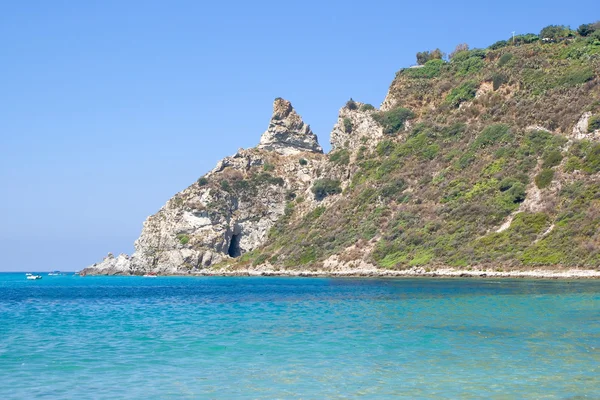 Cliff, Calabria, İtalya ile koyu — Stok fotoğraf