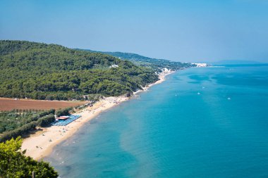 İtalya, Apulia 'daki sahil şeridi.