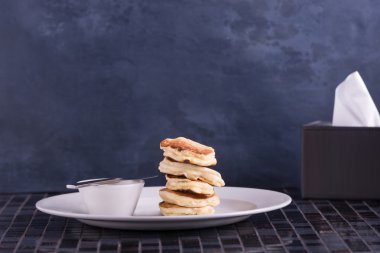 Krep yemek üzerine tereyağı ile