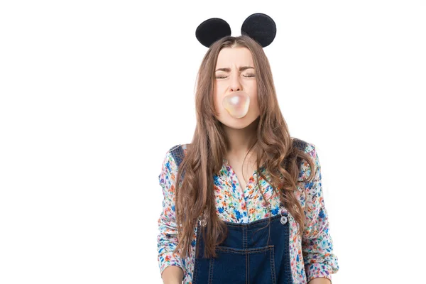 Fun girl closed her eyes and blow bubble gum — Stock Photo, Image