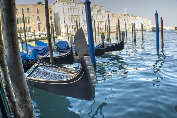 Навигация в Венеции — стоковое фото