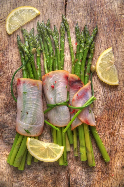 Asparagus with swordfish — Stock Photo, Image