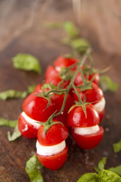 Taze domates ve mozzarella — Stok fotoğraf