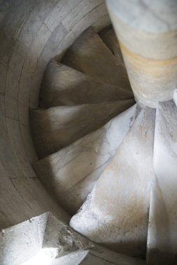 Eski beyaz mermer merdiven