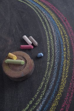 Tebeşir ile çizilmiş gökkuşağı