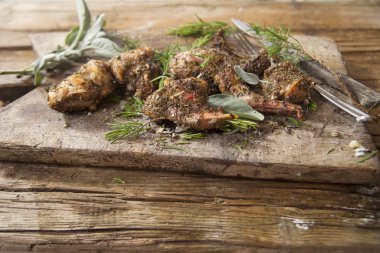 Kızarmış tavşan bölümleri