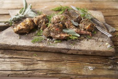 Kızarmış tavşan bölümleri