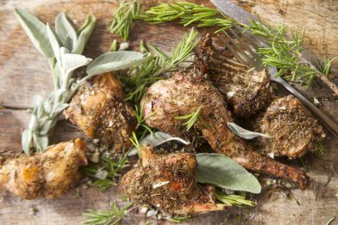 Kızarmış tavşan bölümleri