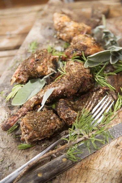 Porciones de conejo asado — Foto de Stock