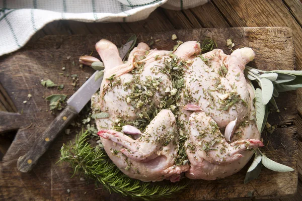 La preparación del pollo —  Fotos de Stock