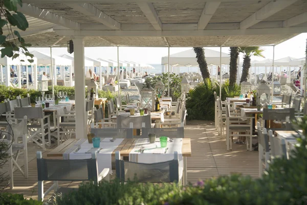 Mała restauracja na plaży — Zdjęcie stockowe
