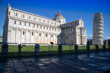 Pisa Toskana İtalya 'daki Piazza dei Miracoli' nin mimarisine bakış açısı