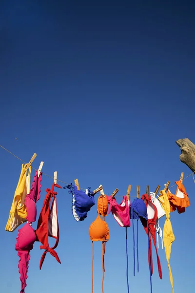 Serie Costumi Bagno Femminili Vari Colori Appesi Sole Asciugarsi Nella — Foto Stock