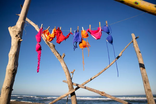 Fotoshoot Van Zwemkleding Voor Vrouwen Hangend Drogen Zomerwind Van Een — Stockfoto