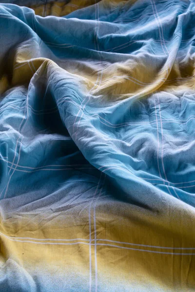 Fotografische Darstellung Einer Bunten Decke Einem Rohbett Mit Natürlichem Weidelicht — Stockfoto