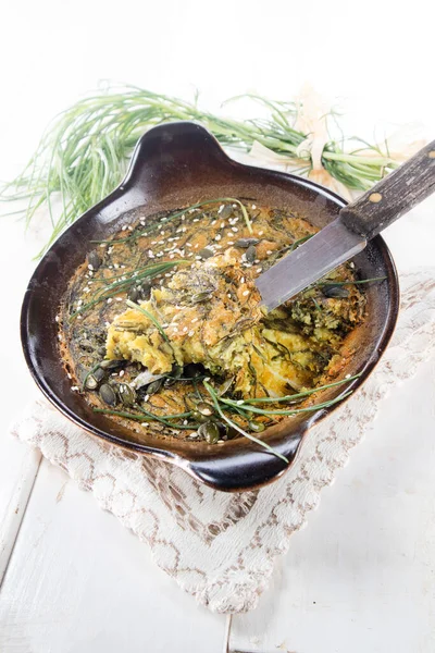 Veganistische Omelet Keuken Gemaakt Met Natuurlijke Ingrediënten Zoals Kikkererwtenmeel Agretti — Stockfoto