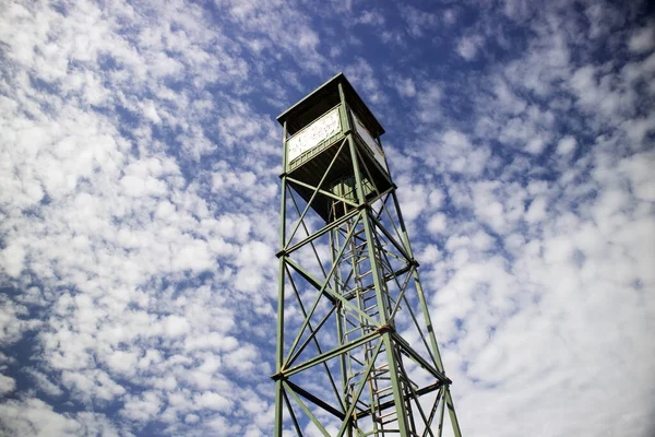 Torre Acero Punto Referencia Para Avistamiento Incendios Verano —  Fotos de Stock