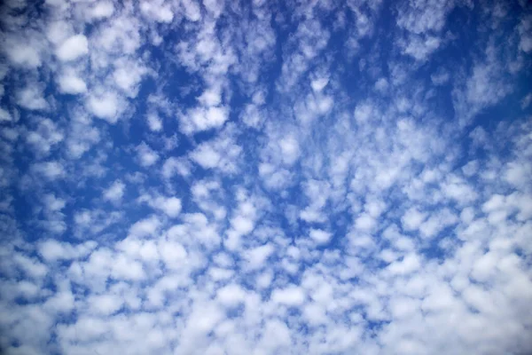 Fotoshooting Der Zusammensetzung Der Wolken Bei Blauem Himmel — Stockfoto