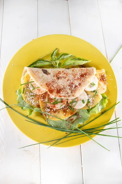 Vegan Cuisine Presentation Flatbread Based Entirely Vegetable Foods Prepared Mustard — Stock Photo, Image