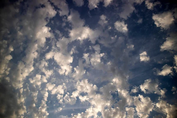 Séance Photo Composition Petits Nuages Dans Ciel Bleu Taille Coucher — Photo