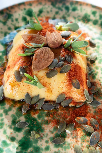 Photo Presentation Vegan Cooking Sweet Creme Caramel Almonds Pumpkin Seeds — Stock Photo, Image