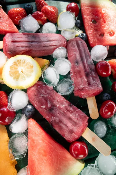 Photo Popsicles Base Fruits Rouges Sur Une Table Servie Avec — Photo