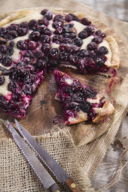 Focaccia kırmızı üzüm çilek ile 