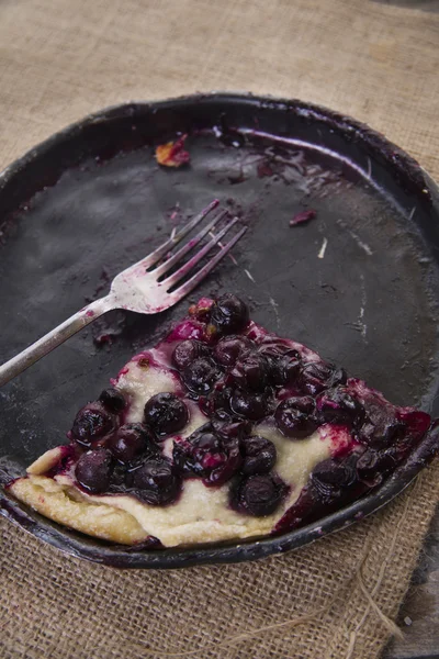 Focaccia med röd druva jordgubbe — Stockfoto