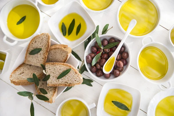 Chléb a olivový olej — Stock fotografie