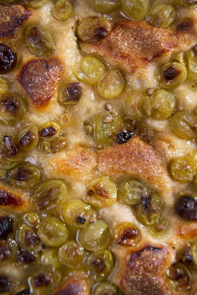 Focaccia com uvas morango branco — Fotografia de Stock