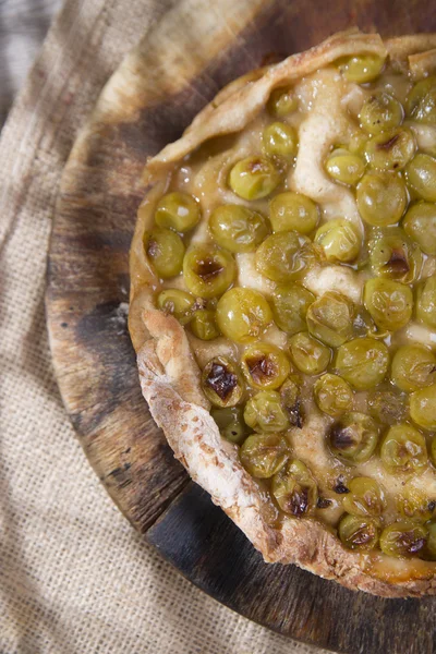 Focaccia com uvas morango branco — Fotografia de Stock