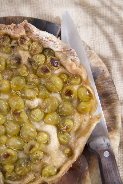 Focaccia met druiven aardbei wit — Stockfoto