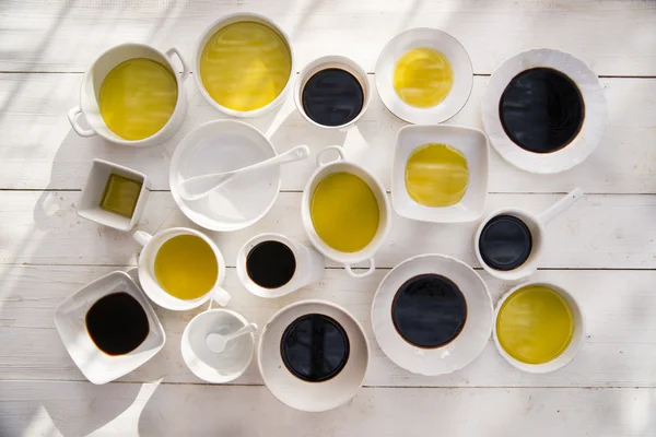 Panelas com óleo e vinagre — Fotografia de Stock