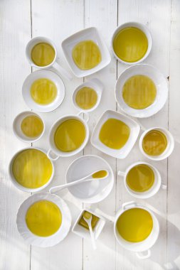 sızma zeytinyağı ile küçük kaplar 