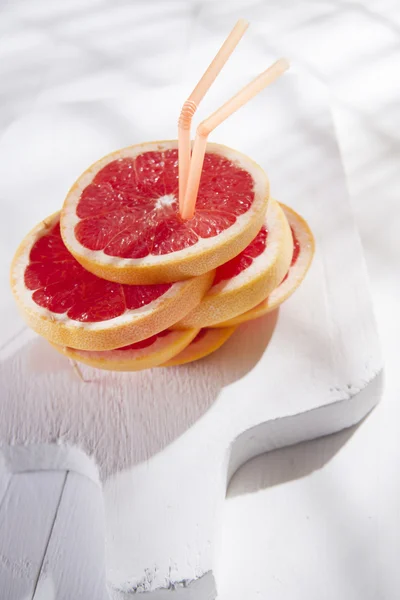 Segmenten van rode grapefruit — Stockfoto
