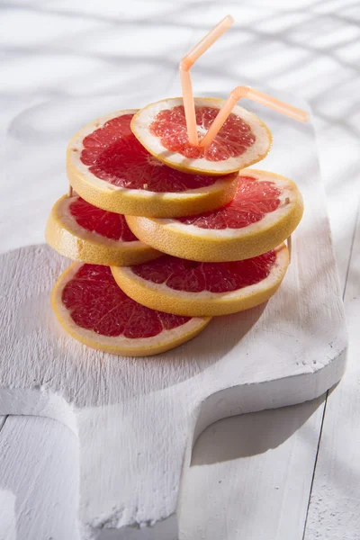 Scheiben rote Grapefruit — Stockfoto