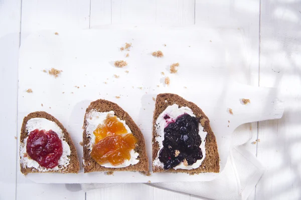 Frukost bröd och sylt — Stockfoto