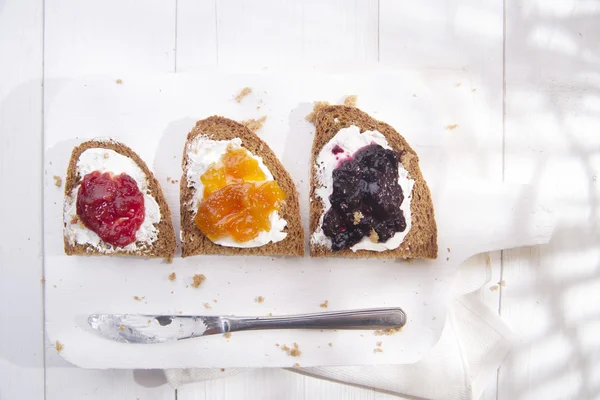 Frukost bröd och sylt — Stockfoto