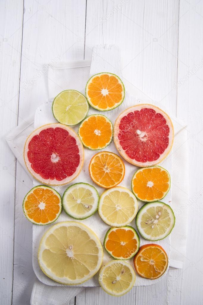The colors of citrus fruits 